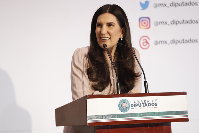 Kenia López Rabadán demanda rendición de cuentas por presuntos vínculos criminales